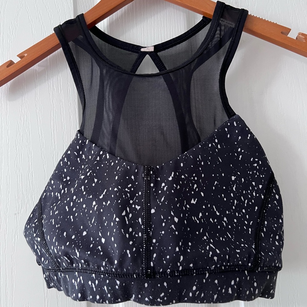 Lululemon Black and White Women's Sports Bra with mesh and padding 6